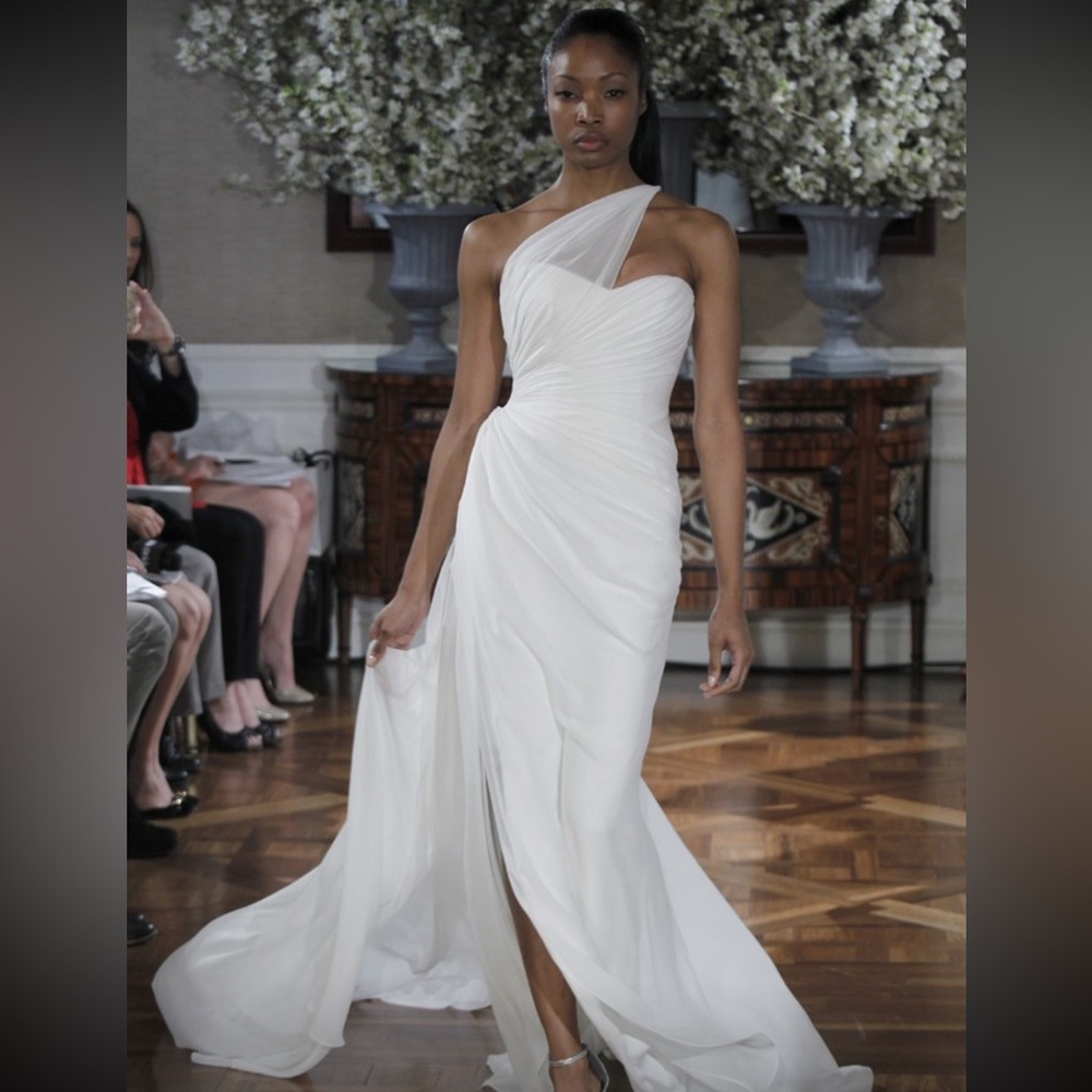 Gorgeous custom wedding dress size 6